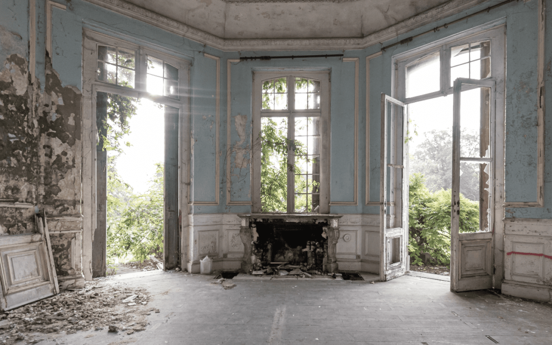 Things to Consider When Selling Your House With Decay Structure